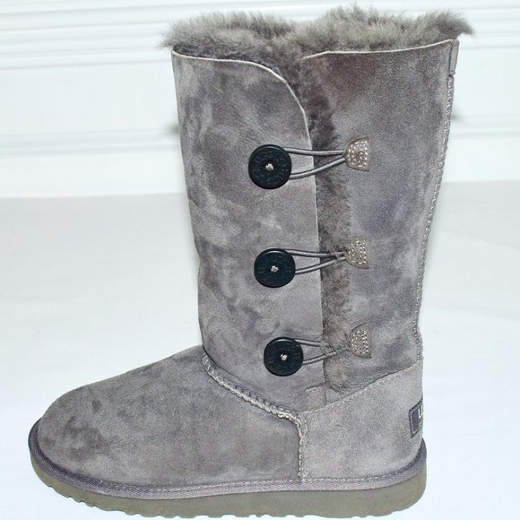 UGG Like New! Bailey Button Triplet Grey Sheepskin Boots - Size 5 - Picture 6 of 11